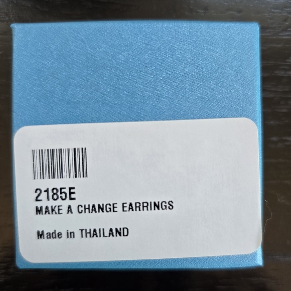 Elegant Silver and Pearl Earrings - Picture 3 of 3